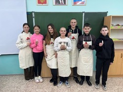 Юные жители посёлка Казацкая Степь посетили мастер-класс по изготовлению свечей 