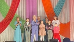 Вислодубравские культработники поздравили жителей территории с Днём народного единства