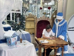 Новогодние резиденции Деда Мороза начали свою работу в Губкинском городском округе