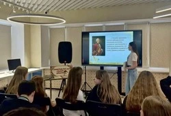 Троицкие библиотекари провели литературный час «Листая русской классики страницы»