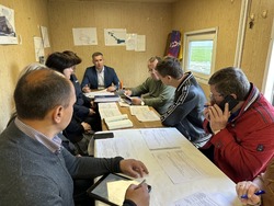 Михаил Лобазнов провёл оперативное совещание на строительной площадке будущего ФОКа   в Губкине
