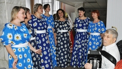 Сапрыкинские культработники организовали мини-концерт для выпускников