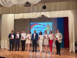 Губкинские выпускники получили аттестаты с отличием 