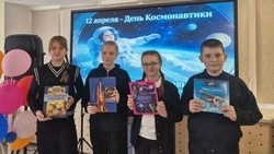 Юные читатели посёлка Троицкий посетили космо-квиз «Меж звёзд и галактик» 