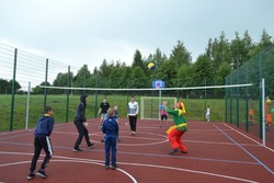 Многофункциональная спортивная площадка появилась в селе Коньшино губкинской территории 