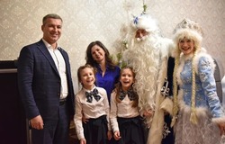 Михаил Лобазнов исполнил новогоднее желание двух губкинских сестёр 