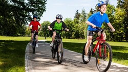 Губкинские автоинспекторы напомнили родителям о контроле за детьми-велосипедистами