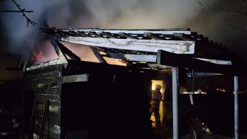 Огнеборцы ликвидировали два пожара в Губкинском городском округе