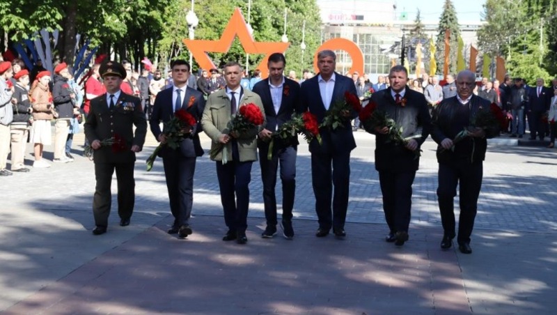Губкинцы почтили память земляков в День Победы