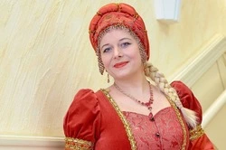 Хормейстер ЦКР села Толстое Тамара Кузнецова продолжила радовать жителей своим творчеством