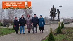 Губкинцы высадили саженцы на территории памятников округа 