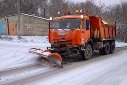 Губкинские коммунальщики приступили к уборке первого снега 
