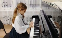 Ученики Троицкой детской школы искусств узнали о великих пианистах и их творчестве 