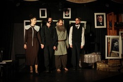 Коллектив Губкинского театра представил премьеру сторителлинга «Толстой и Ко»