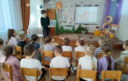 Троицкие библиотекари губкинской территории провели час музыкальной книги «Слушаем сказку»