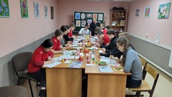 Культработники села Бобровы Дворы провели мастер-класс «Фантазии полёт и рук творенье»