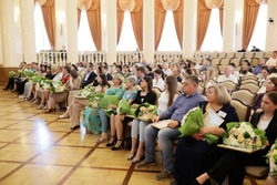 Белгородские выпускники-стобалльники получили губернаторскую премию