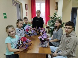Юные жители села Присынки посетили мастер-класс «Секреты флористики»