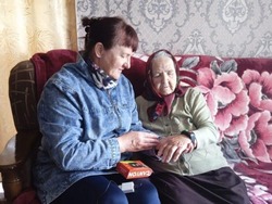 Губкинские пенсионеры и инвалиды получили устройства с тревожными кнопками 