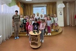 Троицкие библиотекари губкинской территории провели час безопасности «Осторожно, мины!»