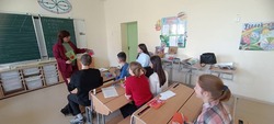 Школьники села Вислая Дубрава приняли участие в мастер-классе «Скрап-открытка»