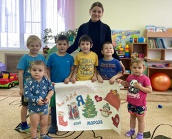 Богословские детсадовцы губкинской территории отметили День рождения Деда Мороза