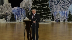 Анатолий Кретов поздравил губкинских детей с Новым годом