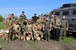 Энергетики поздравили российских бойцов с наступающим Днём Победы на передовой