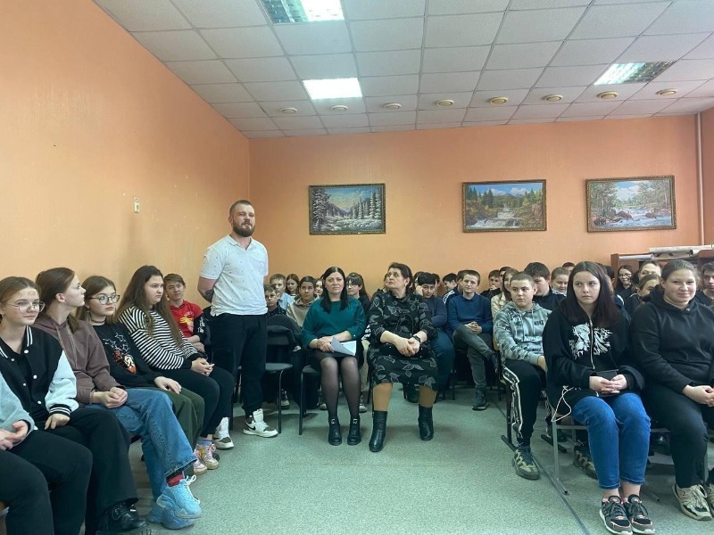 Скороднянские школьники губкинской территории встретились с участником СВО