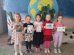 Культработники ЦКР п. Троицкий организовали урок творчества «Мой космос»