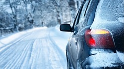 Губкинская Госавтоинспекция призвала водителей быть особенно внимательными в условиях снегопада
