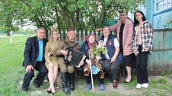 Жители села Богословка поздравили ветеранов и тружеников тыла с Днём Победы 