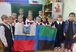 Культработники села Архангельское провели информационный час «Флаг родной земли»