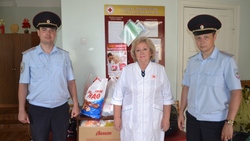 Губкинские полицейские передали гуманитарную помощь в отделение Красного Креста