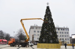 Работа по разборке новогодних украшений началась в Губкине 