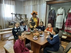 Юные жители села Богословка губкинской территории приняли участие в беседе «Самоварные задоринки»
