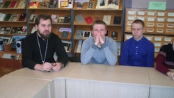 Губкинская молодёжь встретилась со священнослужителями на День православной книги