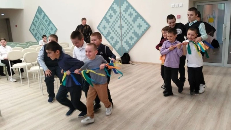 Творческие работники Досугового центра провели викторину-эстафету для юных архангельцев