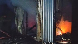 Три строительных вагончика загорелись в селе Чуево Губкинского горокруга 