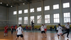 Соревнования по волейболу среди мужских команд прошли в Губкинском округе