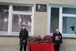 Мемориальная доска памяти Александра Морозова появилась на здании школы села Уколово 