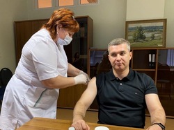 Михаил Лобазнов прошёл ревакцинацию от коронавируса 