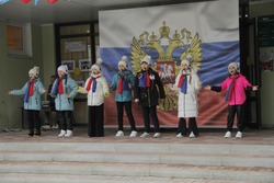 Жители и гости посёлка Троицкий посетили концертную программу «В единстве наша сила»