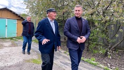 Михаил Лобазнов посетил жителя села Скородное Анатолия Агафонова 