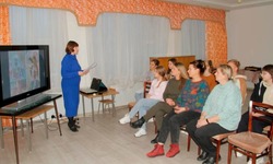Троицкие культработники губкинской территории организовали слайд-презентацию «Святые женщины России»