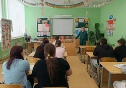 Сотрудники Губкинского лесничества провели открытый урок «Лес – наша жизнь!» в Толстянской школе