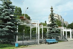 Работы по благоустройству сквера на улице Лазарева продолжились в Губкине 