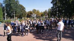 Губкинские школьники встретили День города танцевальным флешмобом