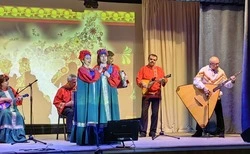 Творческие коллективы села Бобровы Дворы выступили для жителей Сергиевки 