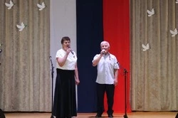 Богословские культработники провели концерт ко Дню России для земляков